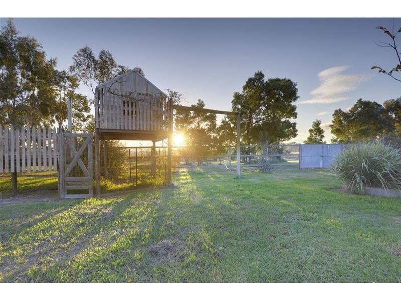 15 Railway Street, Cowwarr VIC 3857