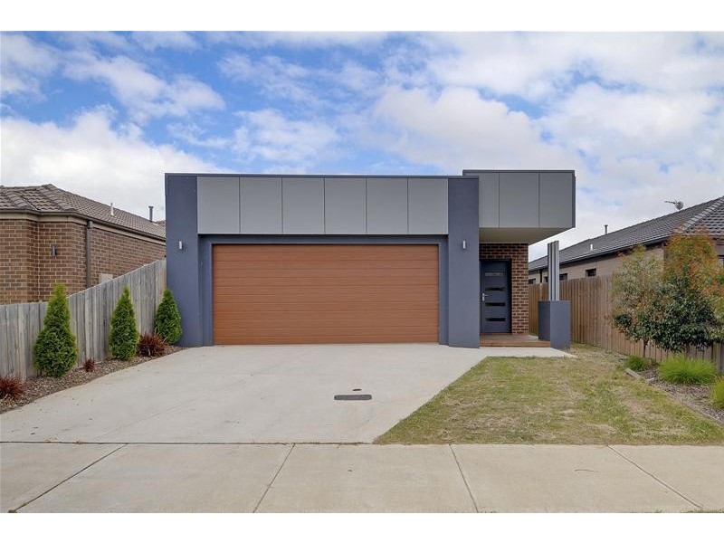 24 Roscommon Drive, Traralgon VIC 3844