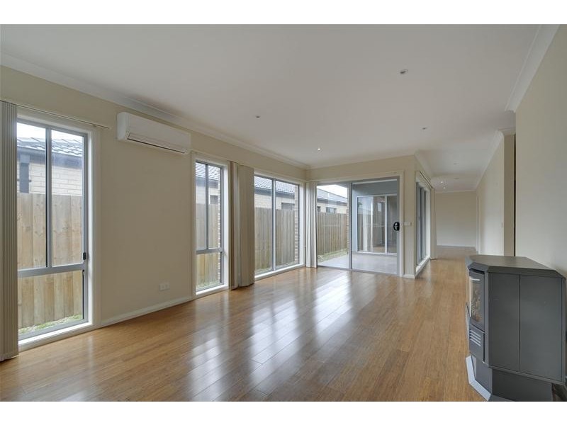 24 Roscommon Drive, Traralgon VIC 3844