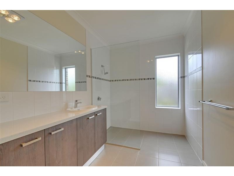 24 Roscommon Drive, Traralgon VIC 3844