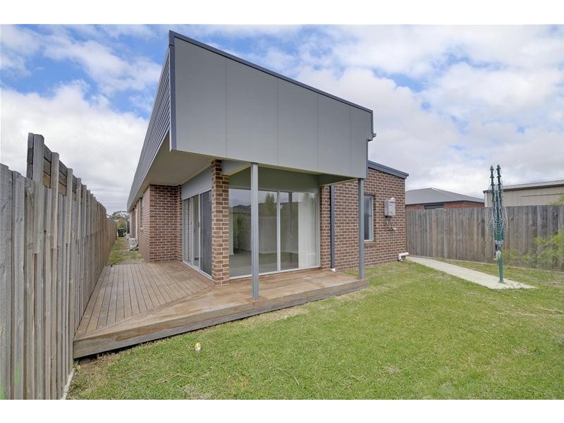 24 Roscommon Drive, Traralgon VIC 3844