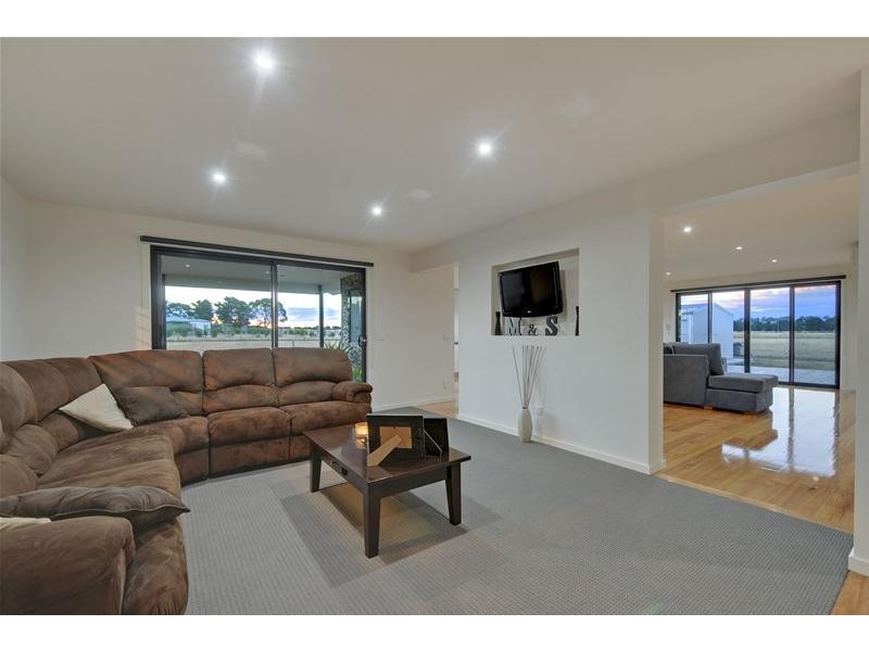 99 Shaws Lane, Rosedale VIC 3847