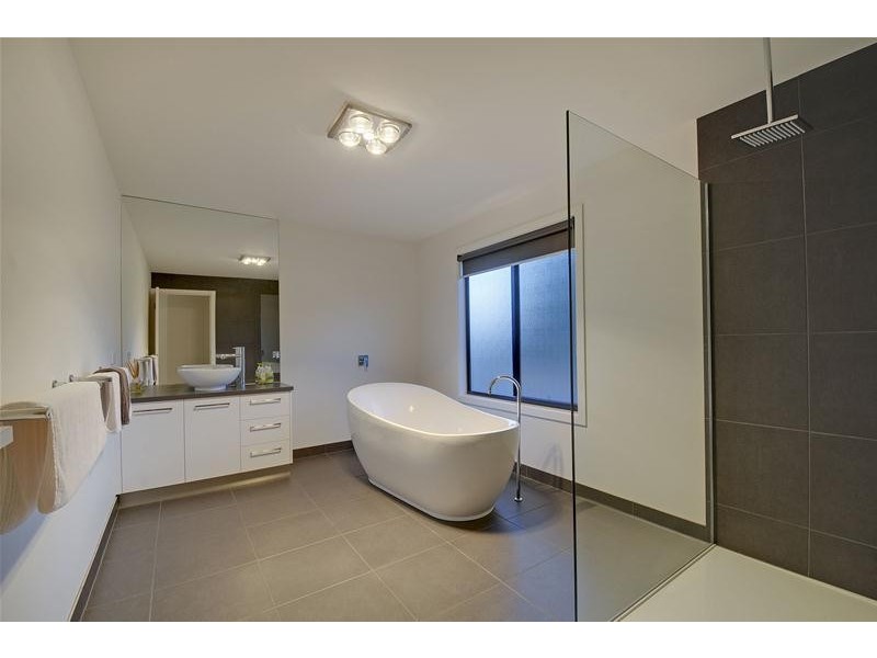 99 Shaws Lane, Rosedale VIC 3847