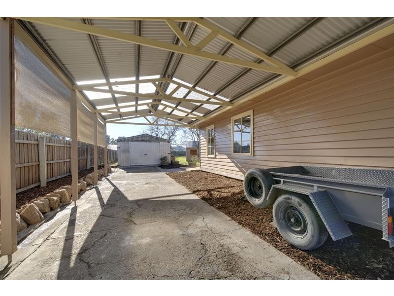 5 Glen Elwyn Avenue, Glengarry VIC 3854