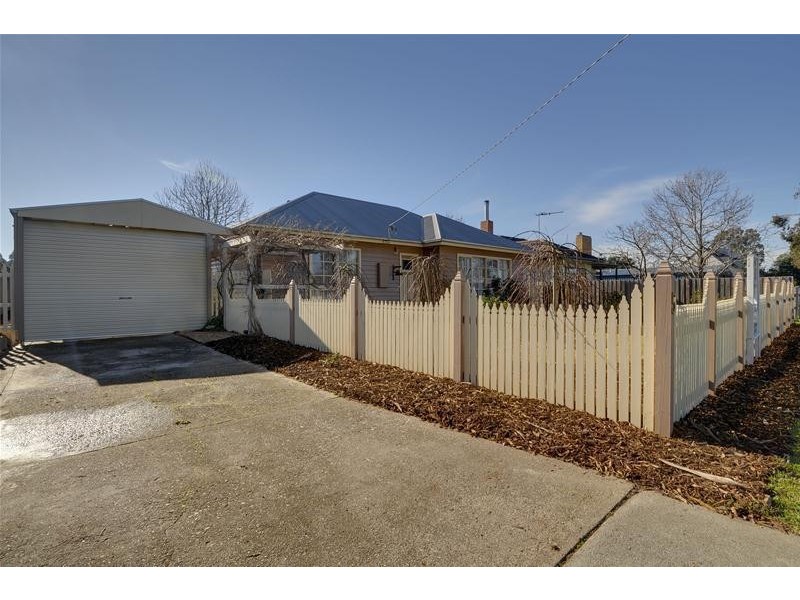 5 Glen Elwyn Avenue, Glengarry VIC 3854