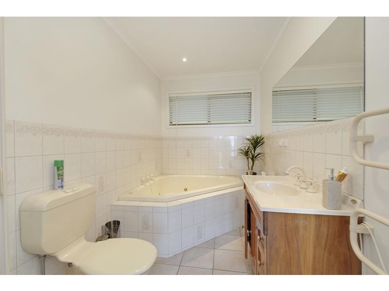 4 Gilmours Road, Tyers VIC 3844