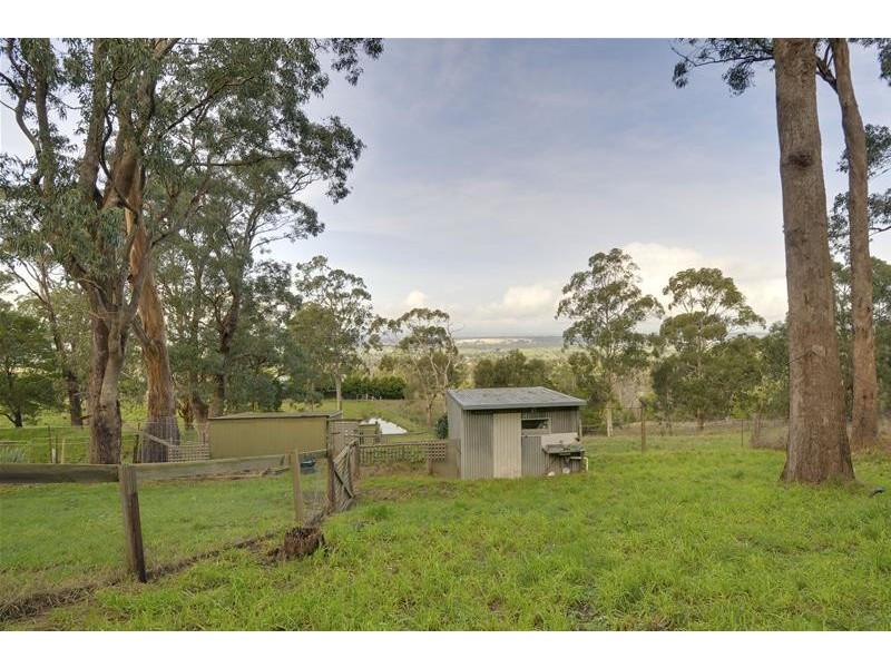 4 Gilmours Road, Tyers VIC 3844