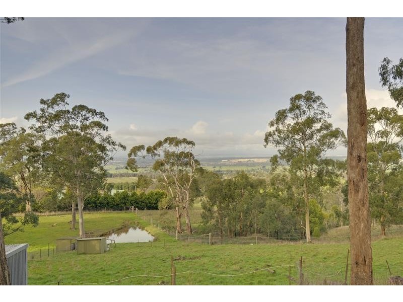4 Gilmours Road, Tyers VIC 3844