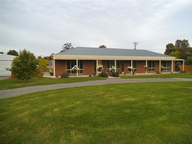 10 Semmens Street, Toongabbie VIC 3856