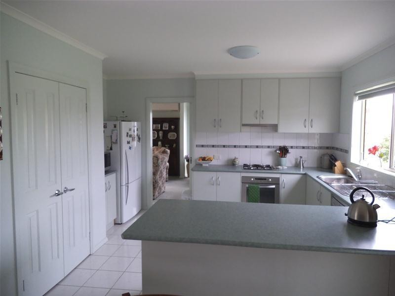 10 Semmens Street, Toongabbie VIC 3856