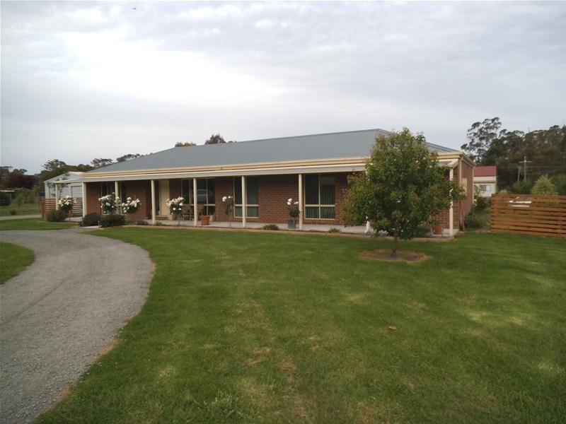 10 Semmens Street, Toongabbie VIC 3856