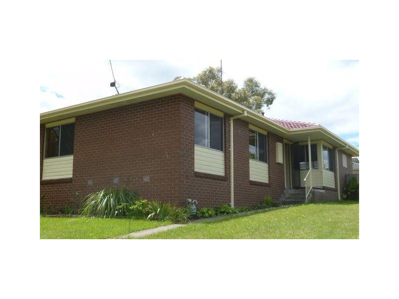 27 Banksia Crescent, Churchill VIC 3842