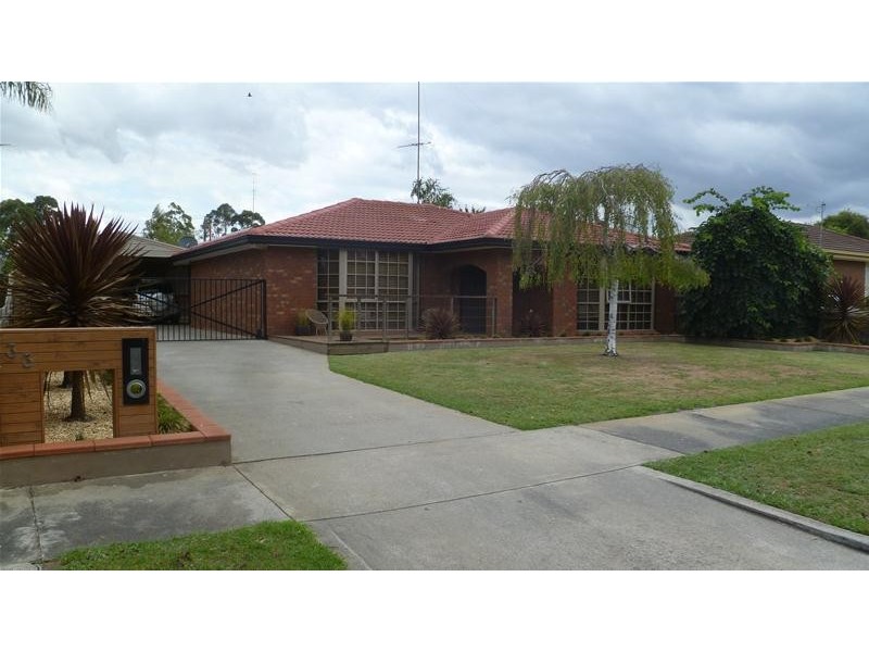 33 Meadow Park Drive, Traralgon VIC 3844