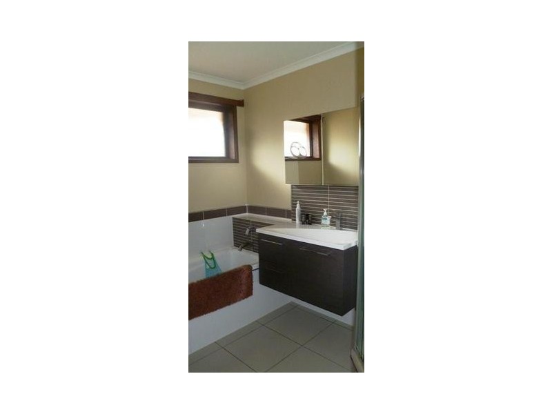 33 Meadow Park Drive, Traralgon VIC 3844