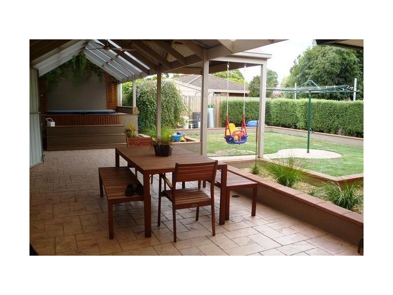 33 Meadow Park Drive, Traralgon VIC 3844