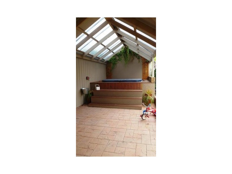 33 Meadow Park Drive, Traralgon VIC 3844