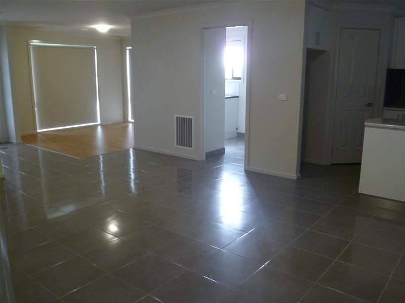 1/2 Ikara Way, Churchill VIC 3842