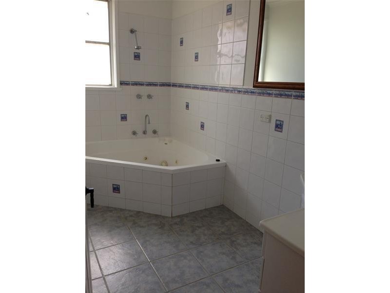 8 Lyndon  Crescent, Traralgon VIC 3844