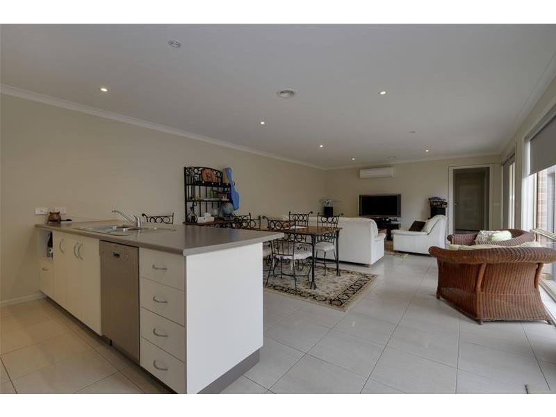 8 Roscommon Drive, Traralgon VIC 3844