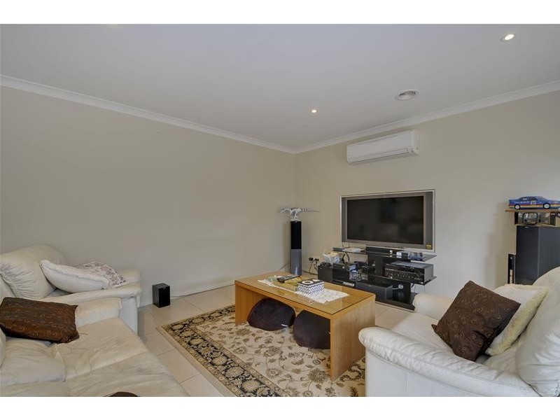 8 Roscommon Drive, Traralgon VIC 3844
