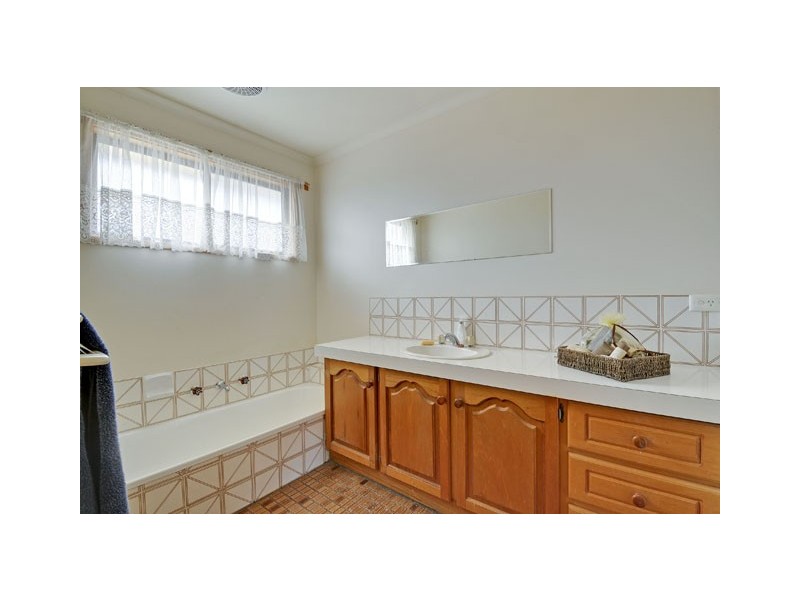 46 Parkwood Way, Traralgon VIC 3844