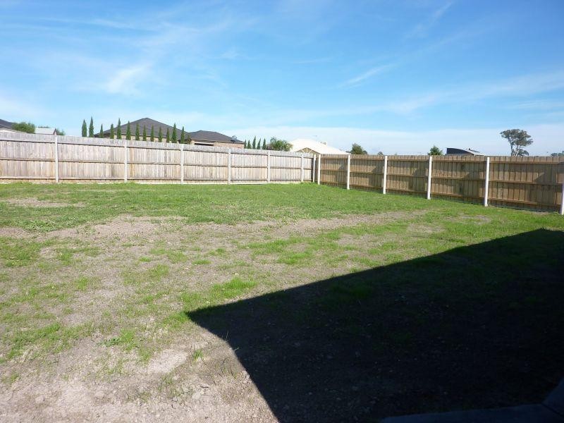 12 Dunsmuir Grove, Traralgon VIC 3844