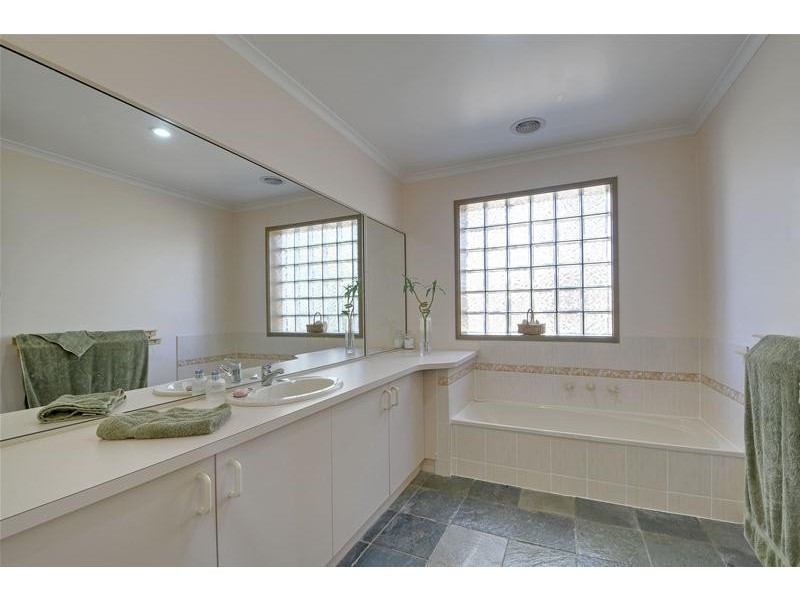 65 Ellavale Drive, Traralgon VIC 3844