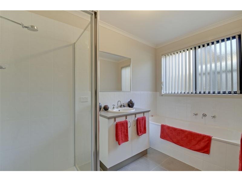 12 Roscommon Drive, Traralgon VIC 3844