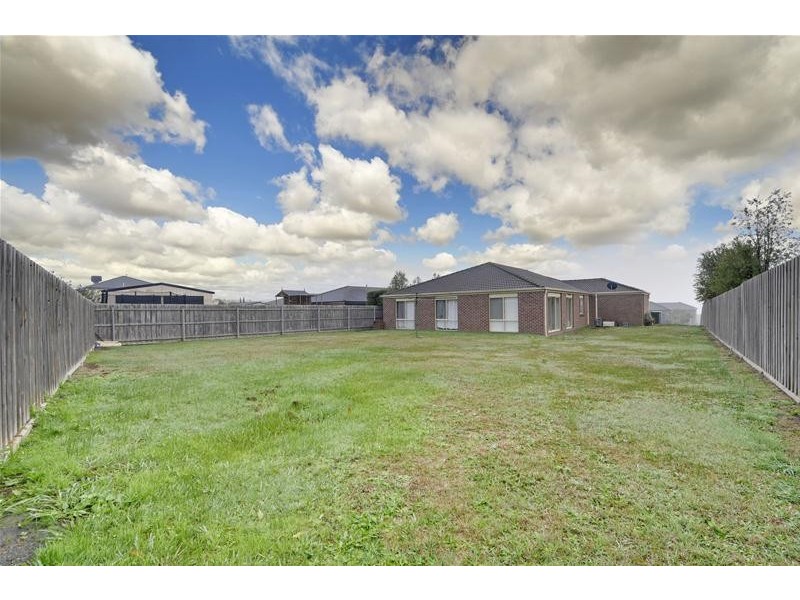 15 Wellington Drive, Traralgon VIC 3844