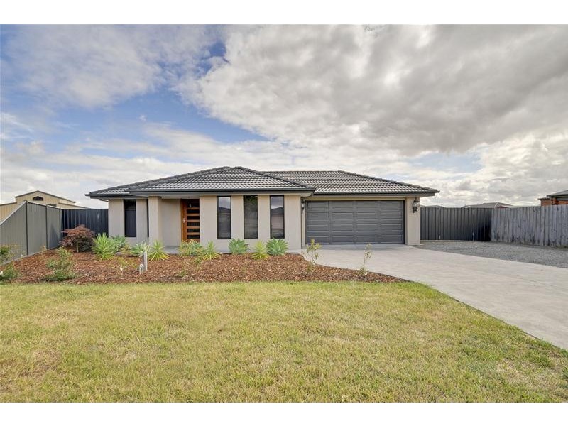 11 Kangaroo Grass Rise, Traralgon VIC 3844