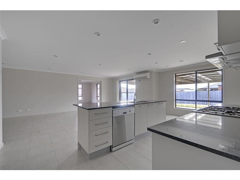 11 Kangaroo Grass Rise, Traralgon VIC 3844