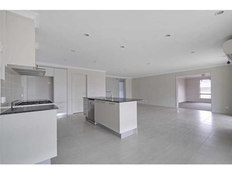 11 Kangaroo Grass Rise, Traralgon VIC 3844