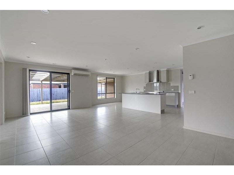 11 Kangaroo Grass Rise, Traralgon VIC 3844