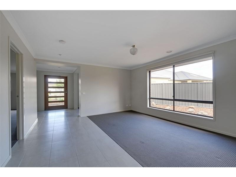 11 Kangaroo Grass Rise, Traralgon VIC 3844