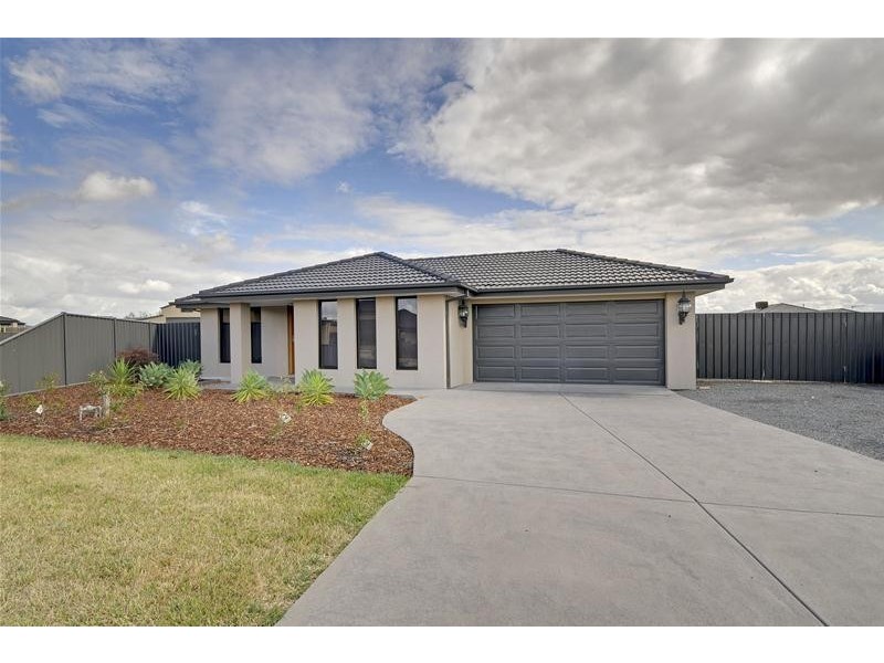 11 Kangaroo Grass Rise, Traralgon VIC 3844