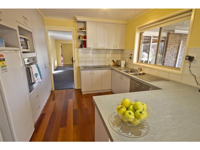 6 Rhodes Court, Glengarry VIC 3854