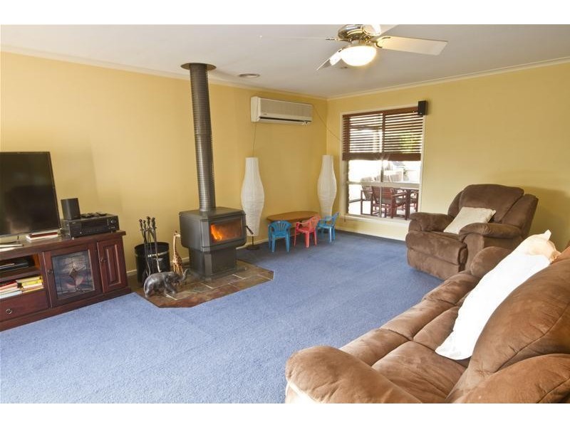 6 Rhodes Court, Glengarry VIC 3854