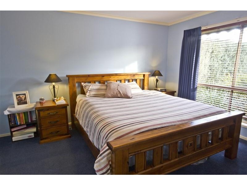 6 Rhodes Court, Glengarry VIC 3854