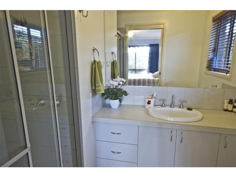 6 Rhodes Court, Glengarry VIC 3854