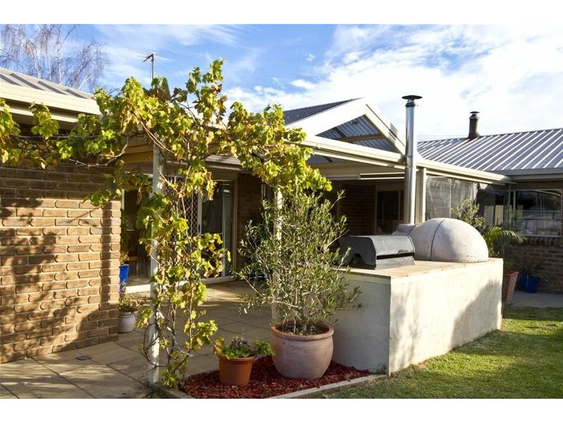 6 Rhodes Court, Glengarry VIC 3854