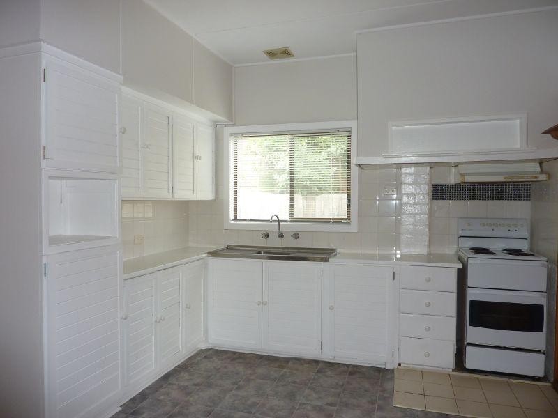 8 Donald  Street, Morwell VIC 3840