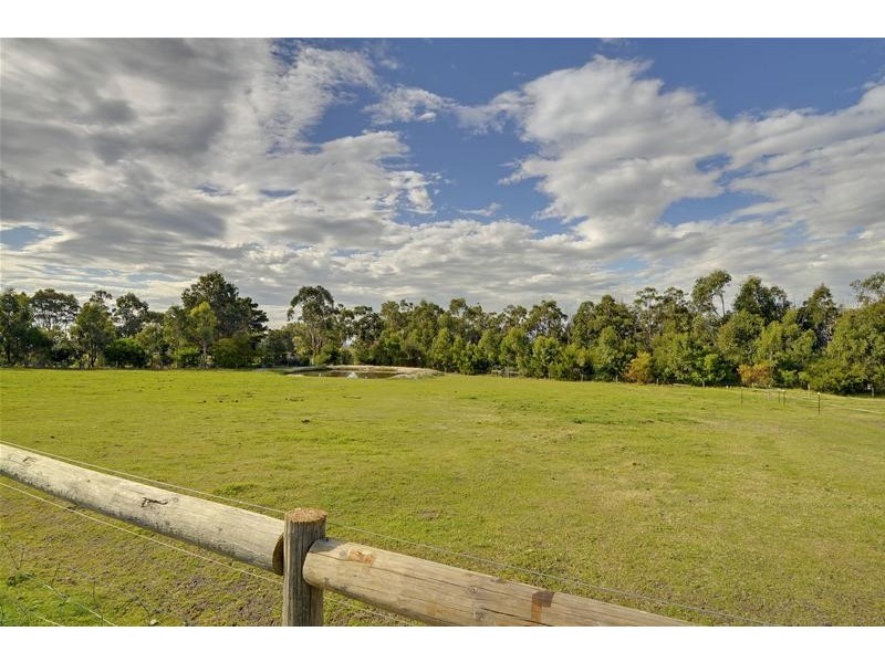 10 Hilsley Court, Toongabbie VIC 3856