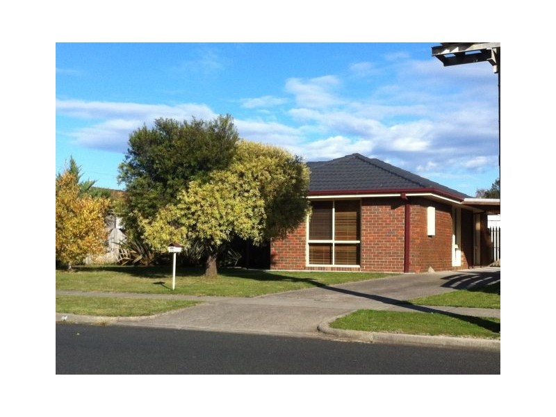 64 Swallow Grove, Traralgon VIC 3844
