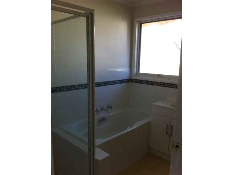 64 Swallow Grove, Traralgon VIC 3844