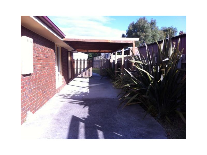 64 Swallow Grove, Traralgon VIC 3844