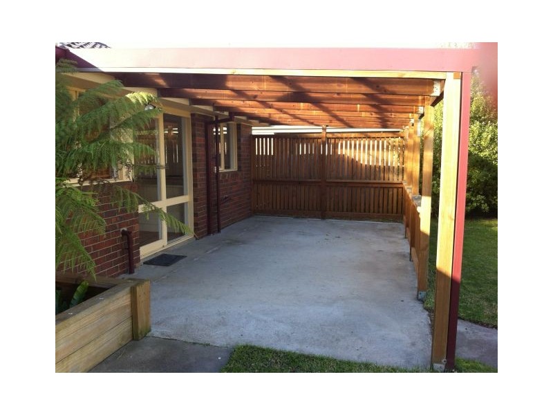 64 Swallow Grove, Traralgon VIC 3844