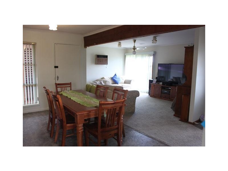 8 Banksia Crescent, Churchill VIC 3842