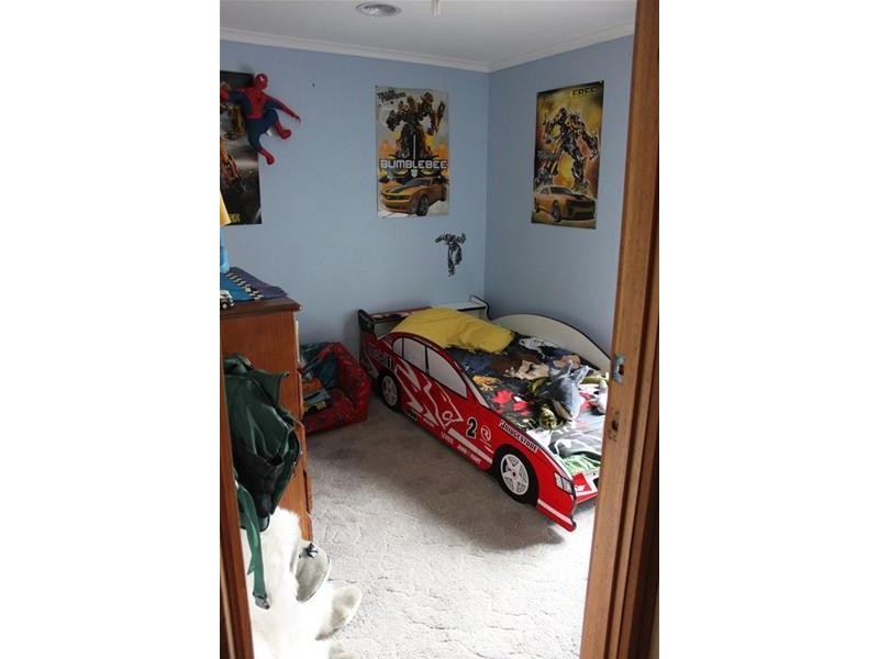 8 Banksia Crescent, Churchill VIC 3842