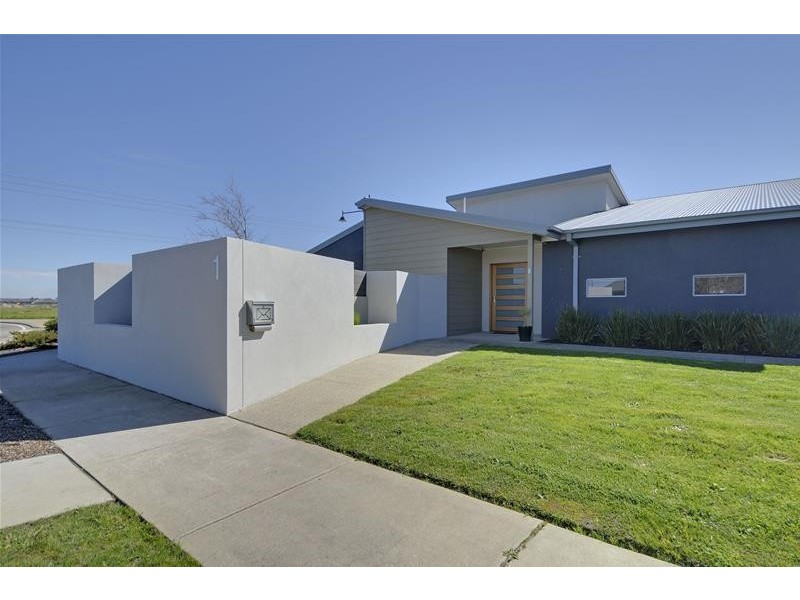 1 Hammersmith Circuit, Traralgon VIC 3844