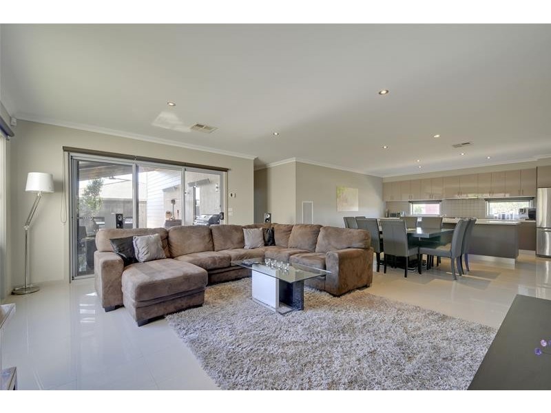 1 Hammersmith Circuit, Traralgon VIC 3844